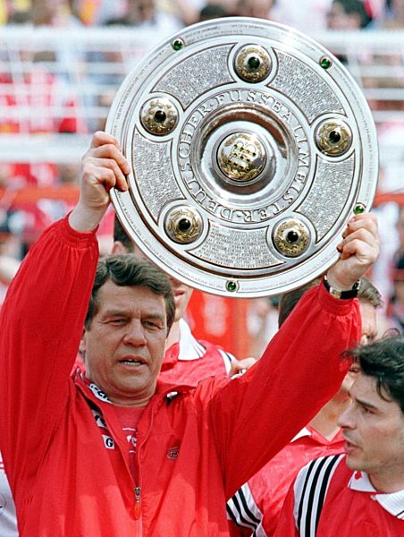 Fußball-Bundesliga: Meisterschale für Otto Rehhagel