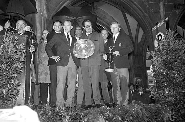 1966 - Mayor Vogel welcomes German soccer champions 1860 Munich at city hall