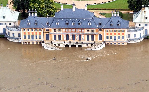 Hochwasser der Elbe: Schloss Pillnitz überflutet