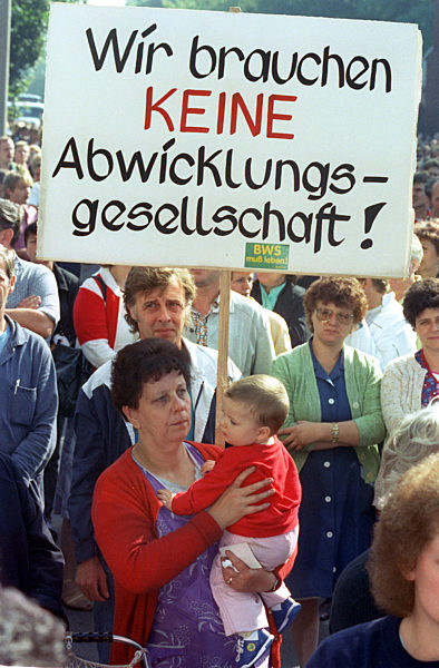Mehrere tausend Arbeitnehmer aus dem Büromaschinenwerk Sömmerda AG (BWS)...
