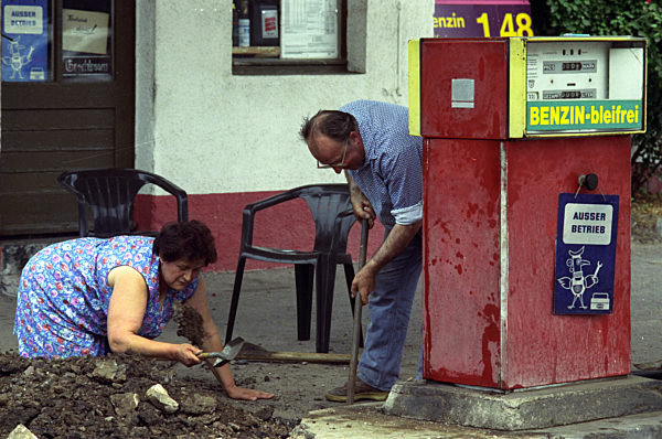 Seit 1929 ist eine kleine Tankstelle bei Gotha im Besitz der Familie Häusgen...