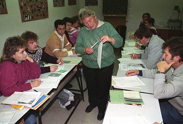 Sprachunterricht für Aussiedler (Archivfoto und Text 1991)