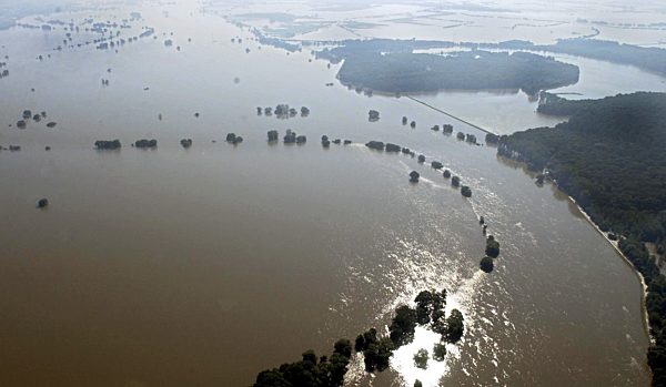 Hochwasser: Überschwemmungsgebiet zwischen Torgau und Wittenberg