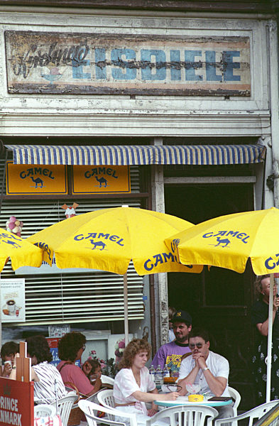 Im Eiscafé (Archivfoto und Text 1991)