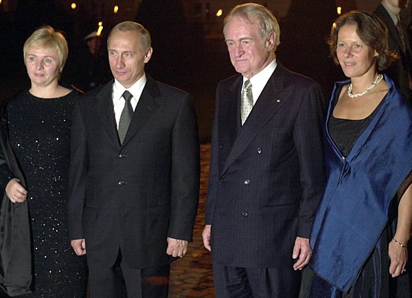Putin und Rau mit Ehefrauen