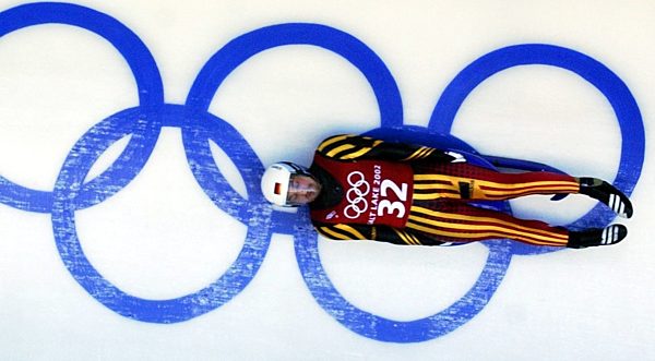 Salt Lake City 2002: Georg Hackl rauscht über die Olympischen Ringe
