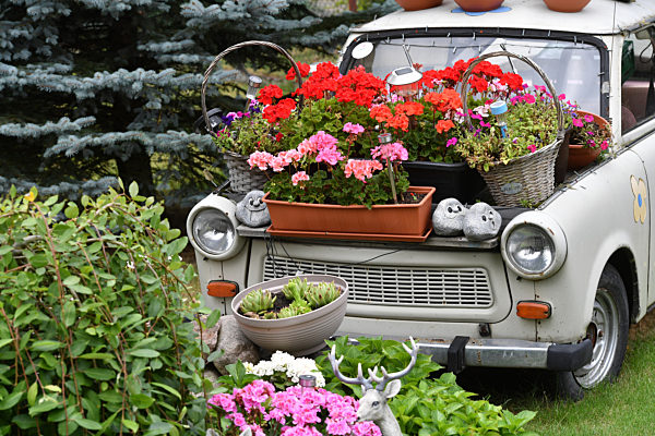 Trabi als Blumenkübel