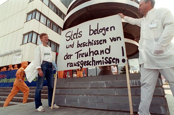 Protest gegen Treuhand (Archivfoto und Text 1991)