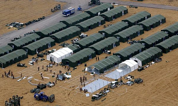Hochwasser in Sachsen: Aufbau Zeltlager