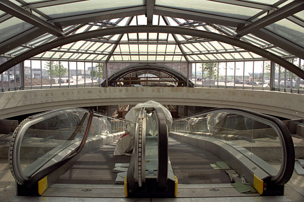 Thüringens größtes Einkaufs-Center im Erfurter Thüringen-Park entsteht...