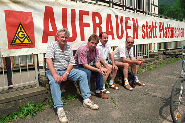 Suhler Büchsenmacher streiken (Archivfoto und Text 1993)