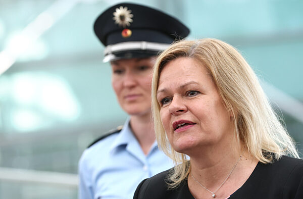 Nancy Faeser besucht Münchener Flughafen