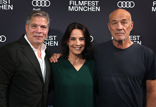 Premiere der Serie "Turmschatten"