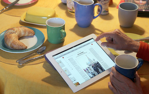 E-Paper am Frühstückstisch