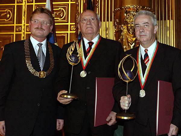 Gorbachev and Führer