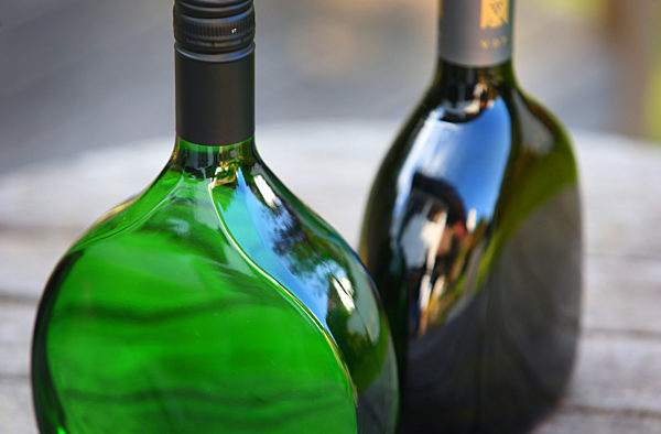 Bocksbeutel im neuen und im klassischen Design