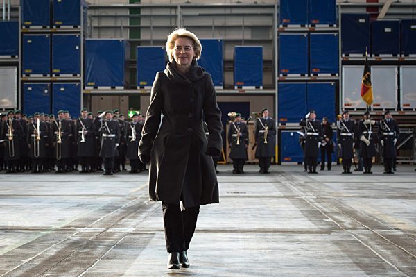 Aufstellungsappell des Luftfahrtamtes der Bundeswehr