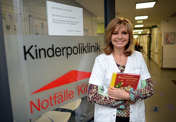 Maren Gilzer besucht Kinderstation der Uniklinik