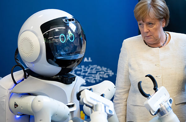 Merkel besucht Munich School of Robotics and Machine Intelligence