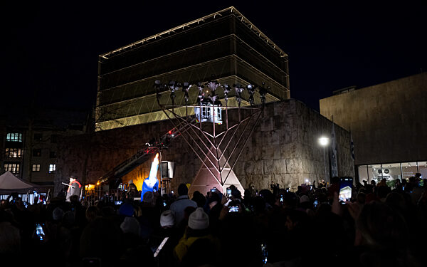 Feierliches Entzünden der Chanukka-Lichter
