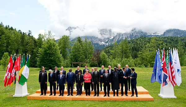 G7-Gipfel 2015 - Familienfoto mit Outreach