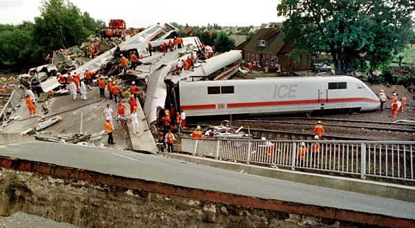 Schweres ICE-Unglück in Eschede - möglicherweise über 100 Tote