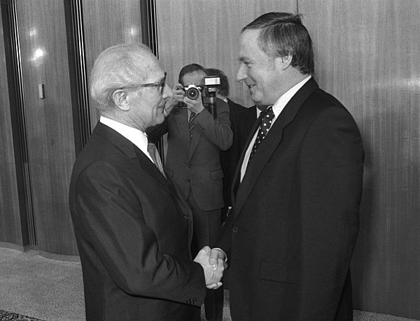 Lafontaine mit Honecker zusammengetroffen - 1987