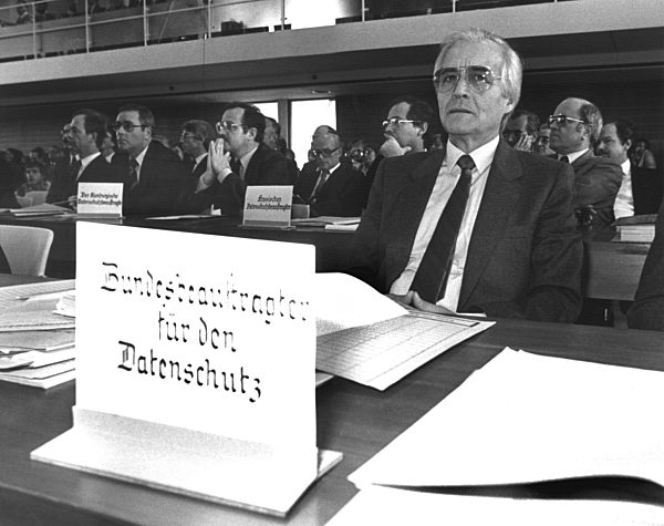 Bundesverfassungsgericht verhandelt über Volkszählungsgesetz