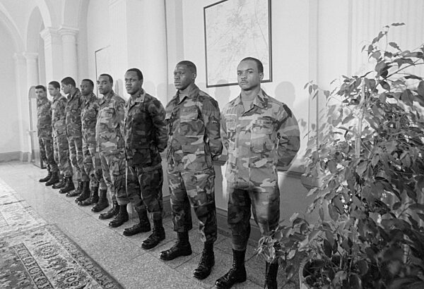 Richard von Weizsäcker besucht verletzte US-Soldaten nach Anlag auf  Diskothek "La Belle" in Berlin