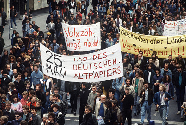 Demonstration gegen die Volkszählung 1987