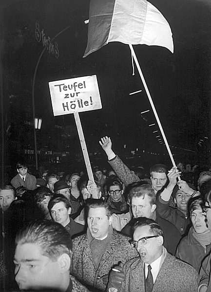Proteste gegen die Vietnam Demonstration in Berlin - 1968