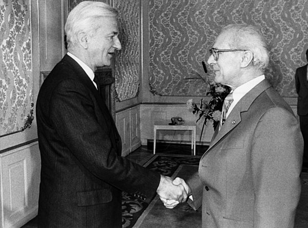 Honecker begrüßt von Weizsäcker