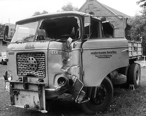 DDR-Bürgern gelingt Flucht mit Kieslaster nach Westberlin