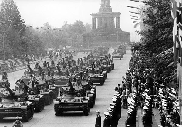 Militärparade zum "Tag der alliierten Streitkräfte" in Berlin