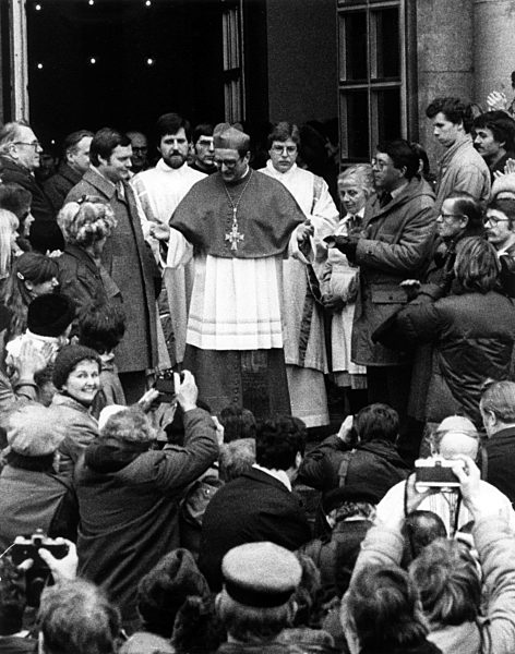 Dankgottesdienst in Ost-Berlin für Berufung Meisners zum Kardinal