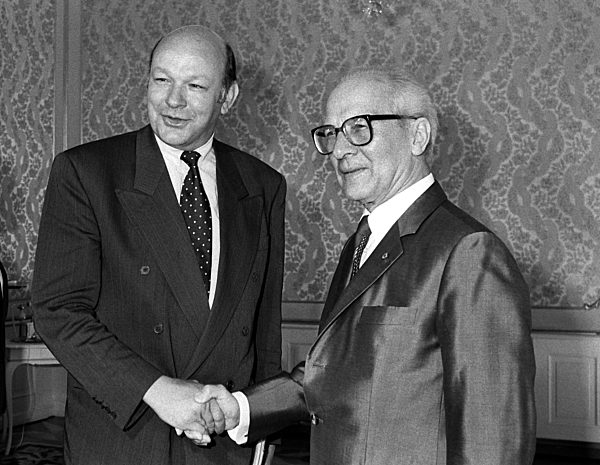 Berlins Bürgermeister Momper bei Honecker in Ost-Berlin