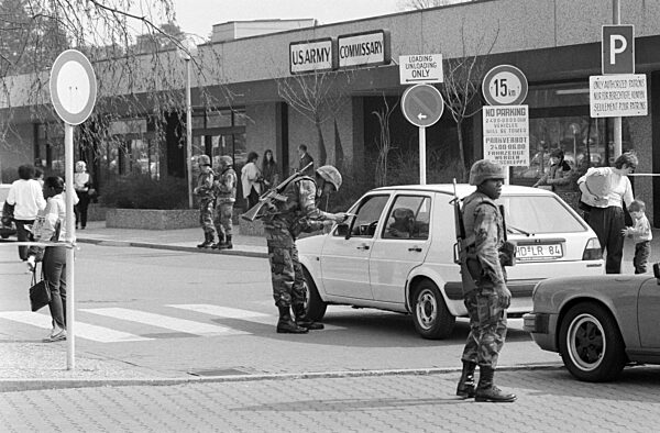Erhöhte Kontrollen nach Anschlag auf Berliner Diskothek "La Belle"