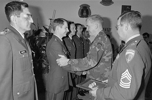 Auszeichnung für US-Ärzte nach Anschlag auf Berliner Diskothek "La Belle"