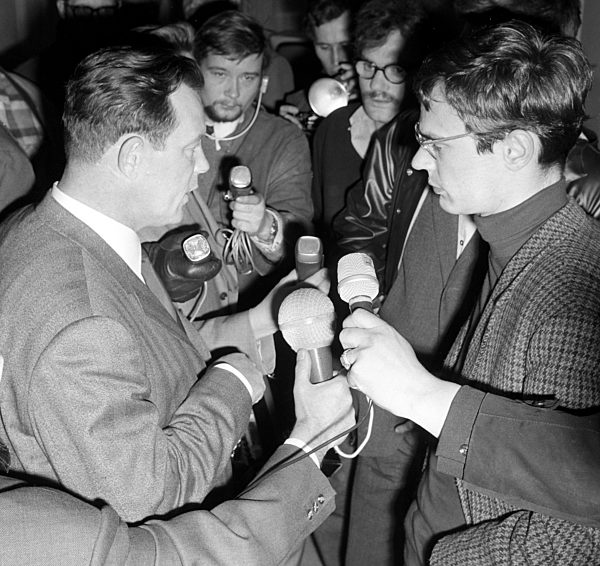 SFB director talks to APO