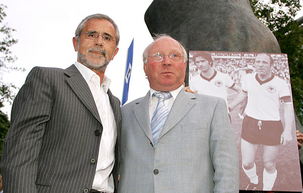 Trauer um Gerd Müller- er stirbt mit 75 Jahren!-rechts  Uwe Seeler