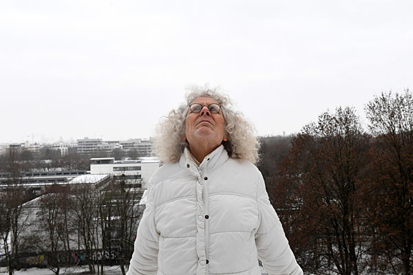 EXCLUSIVE - Ein Spaziergang mit Rainer Langhans