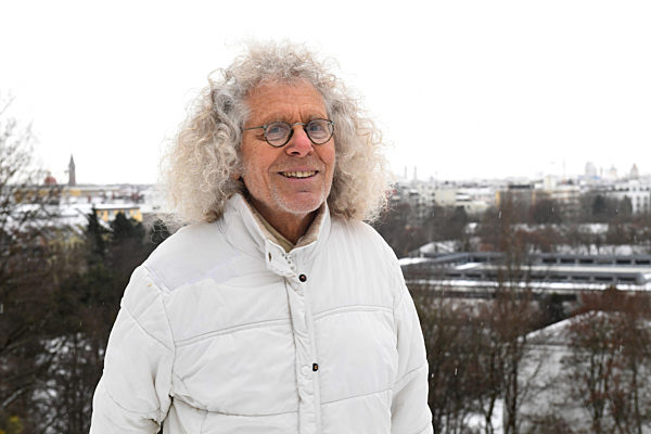 EXCLUSIVE - Ein Spaziergang mit Rainer Langhans