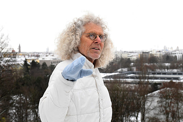 EXCLUSIVE - Ein Spaziergang mit Rainer Langhans