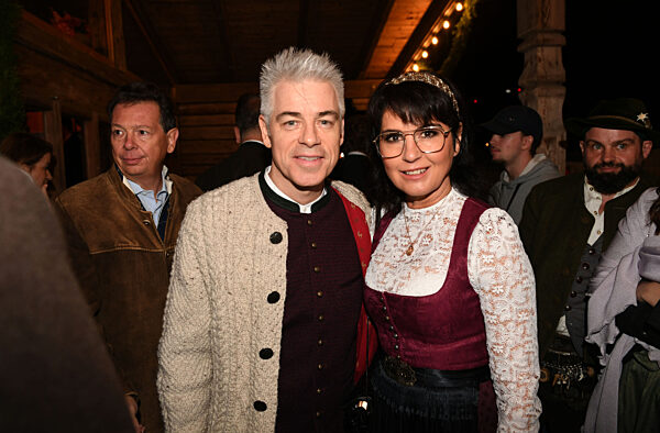 Oktoberfest - "Almauftrieb" im Käfer-Zelt mit Prominenz