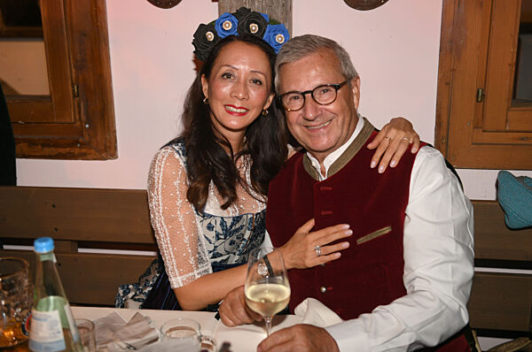 Oktoberfest - "Almauftrieb" im Käfer-Zelt mit Prominenz