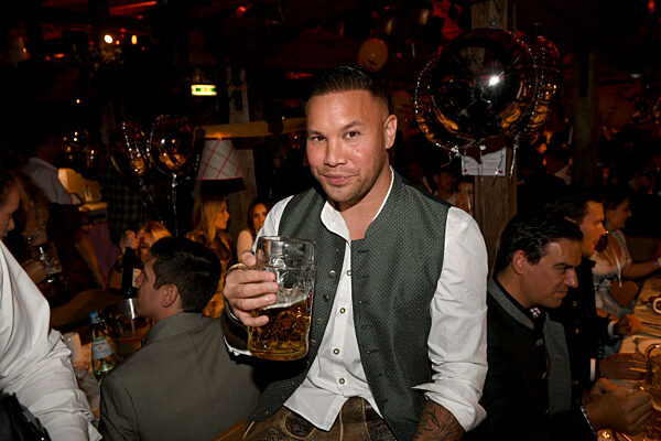 Oktoberfest - "Almauftrieb" im Käfer-Zelt mit Prominenz