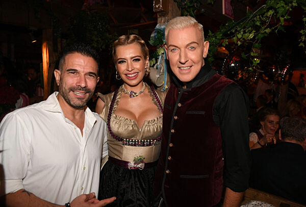 Oktoberfest - "Almauftrieb" im Käfer-Zelt mit Prominenz