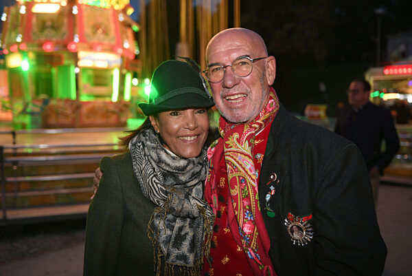 Oktoberfest - "Almauftrieb" im Käfer-Zelt mit Prominenz