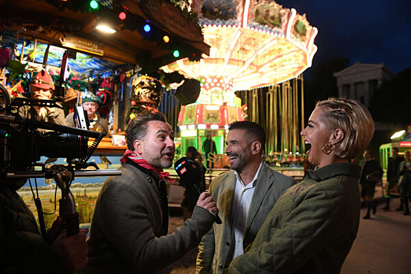 Oktoberfest - "Almauftrieb" im Käfer-Zelt mit Prominenz