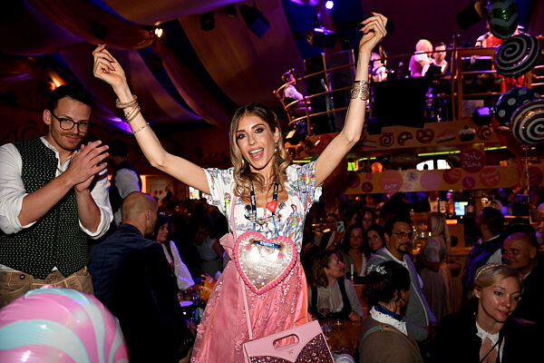 Fortsetzung 190. Oktoberfest - Cathy Hummels Wiesn-Bummel